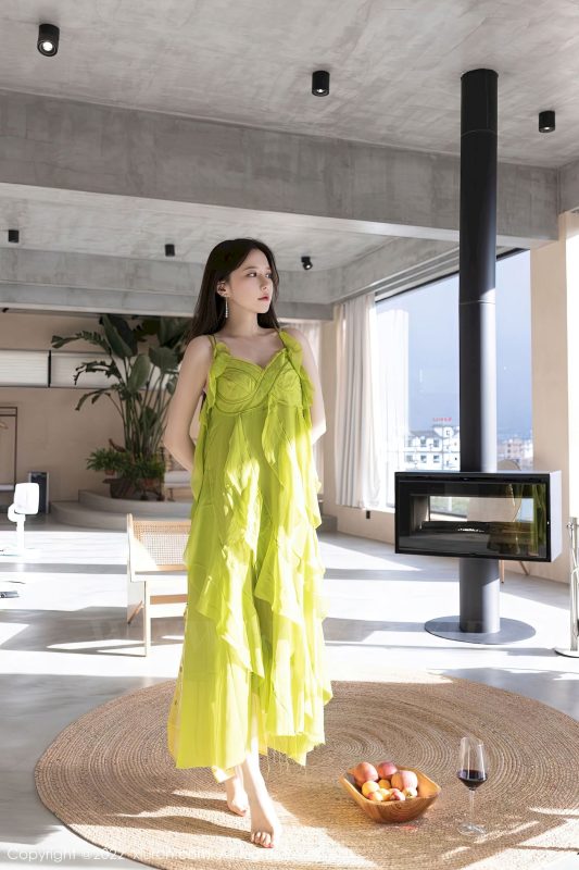 [秀人XiuRen] No.5979 模特鱼子酱Fish - 多色长裙+情趣睡裙明艳旅拍-御萝岛屿