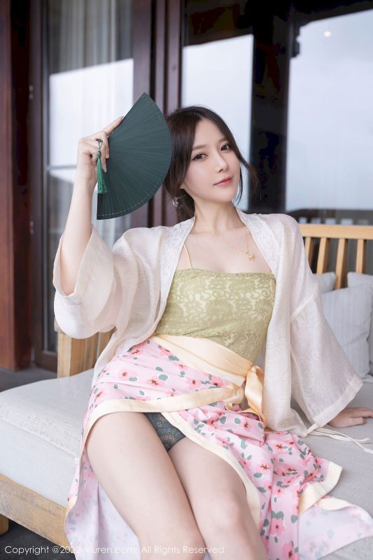 [秀人XiuRen] No.5130 模特鱼子酱Fish - 古装服饰+修长美腿云南旅拍-御萝岛屿