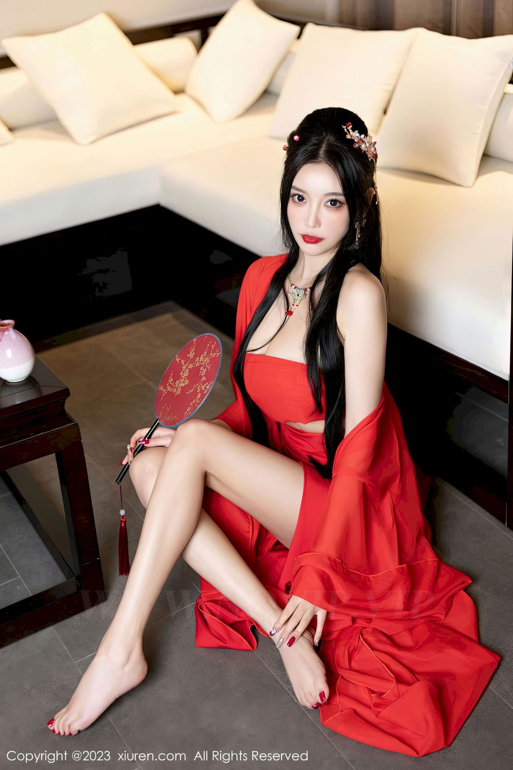 [秀人XiuRen] No.6149 女神杨晨晨Yome – 半透红色丝绸洁白如玉海南岛旅拍-御萝岛屿