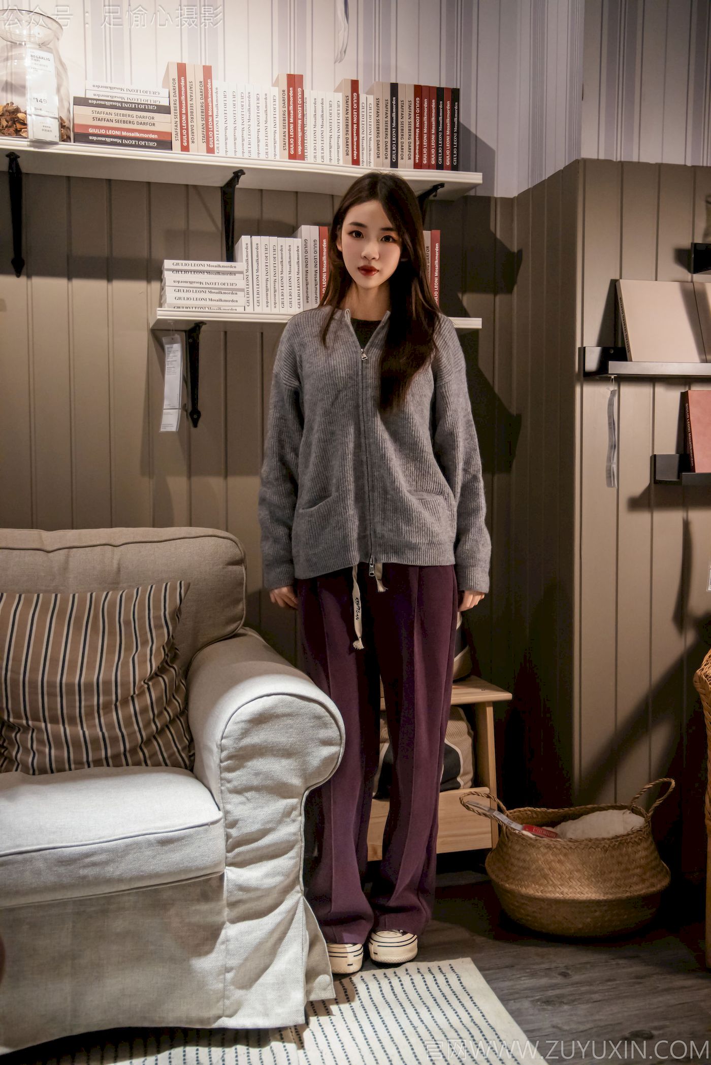 足愉心模特软软灰色针织开衫慵懒风‌日常穿搭-御萝岛屿