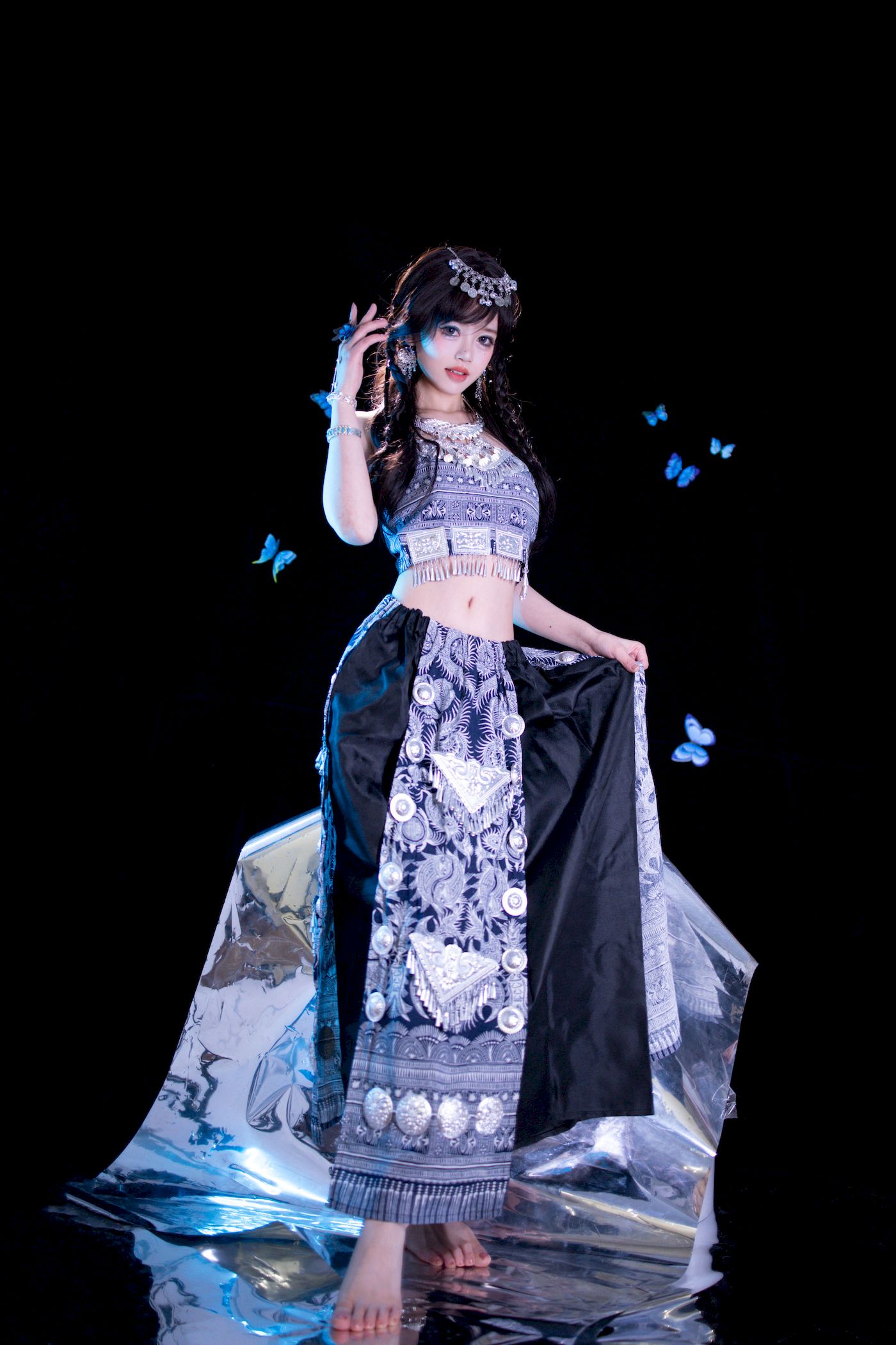 星黛鹿鹿o苗族女子服饰微露小蛮腰 – 苗疆蓝蝶-御萝岛屿