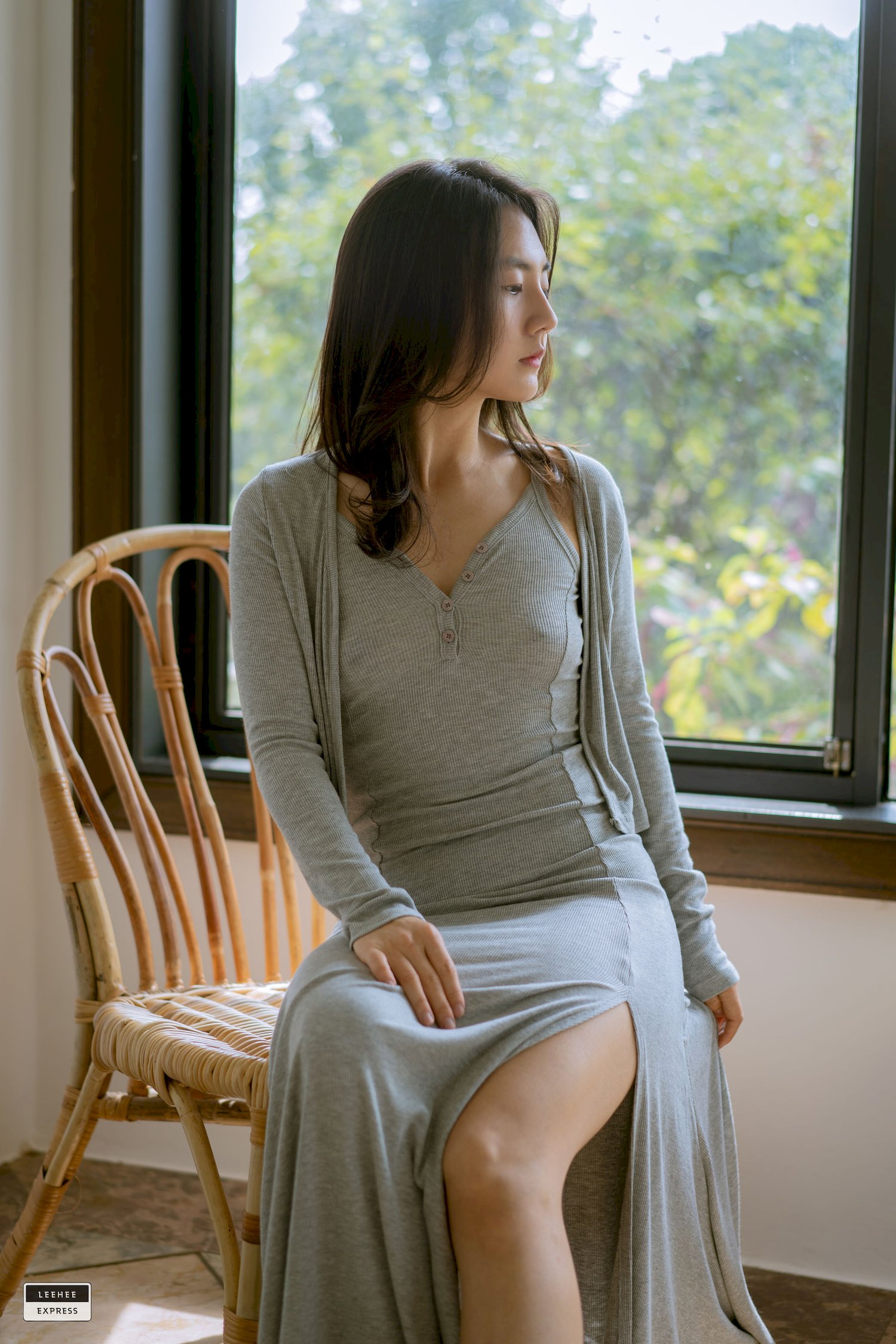 LEEHEE EXPRESS美女Ray毛衣长裙显姣好身材