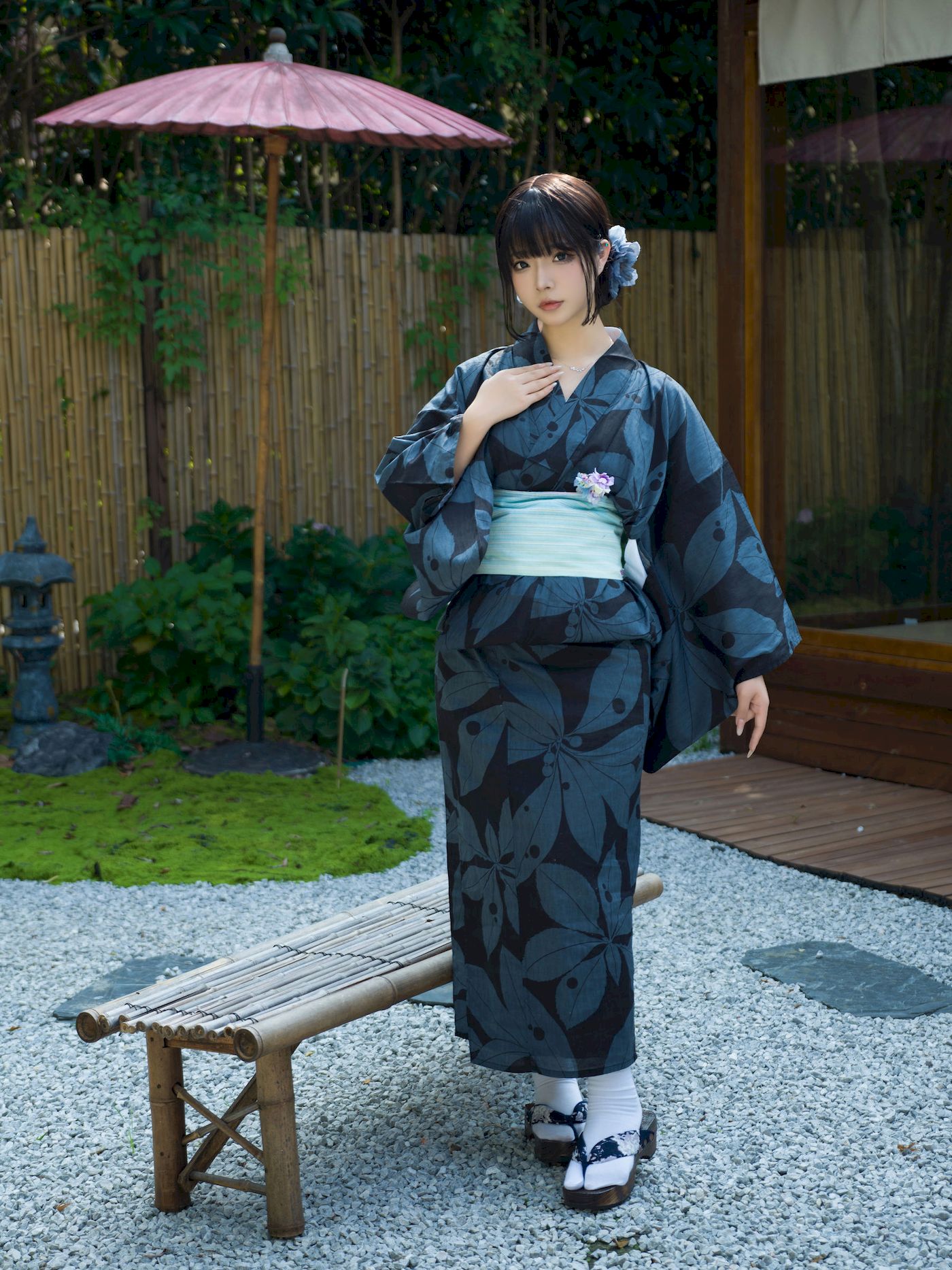 网络美女yuuhui玉汇深色和服庭院里的宠儿写真-御萝岛屿
