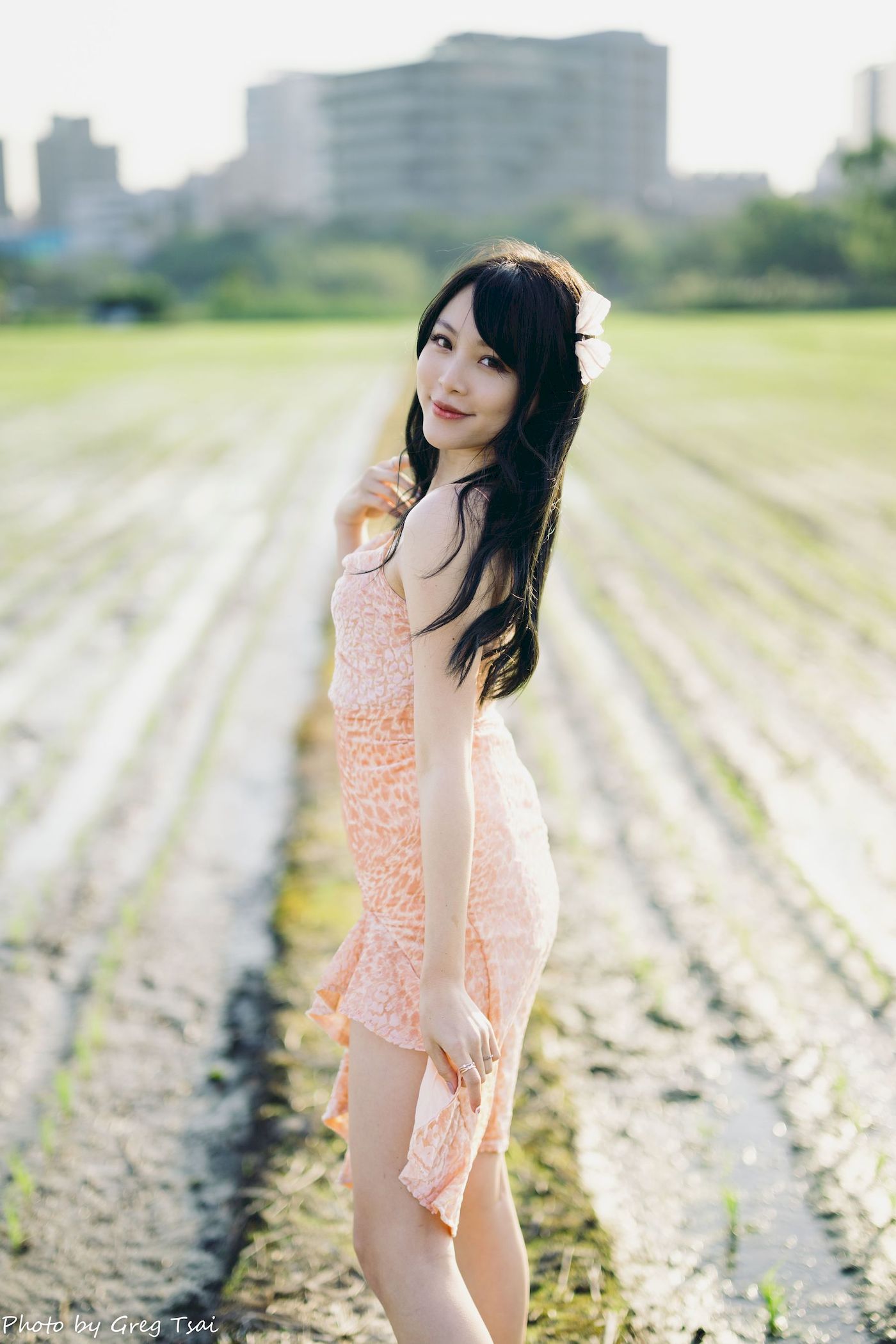 户外美女Ashley暖色连衣裙人比花娇阳光系列写真-御萝岛屿