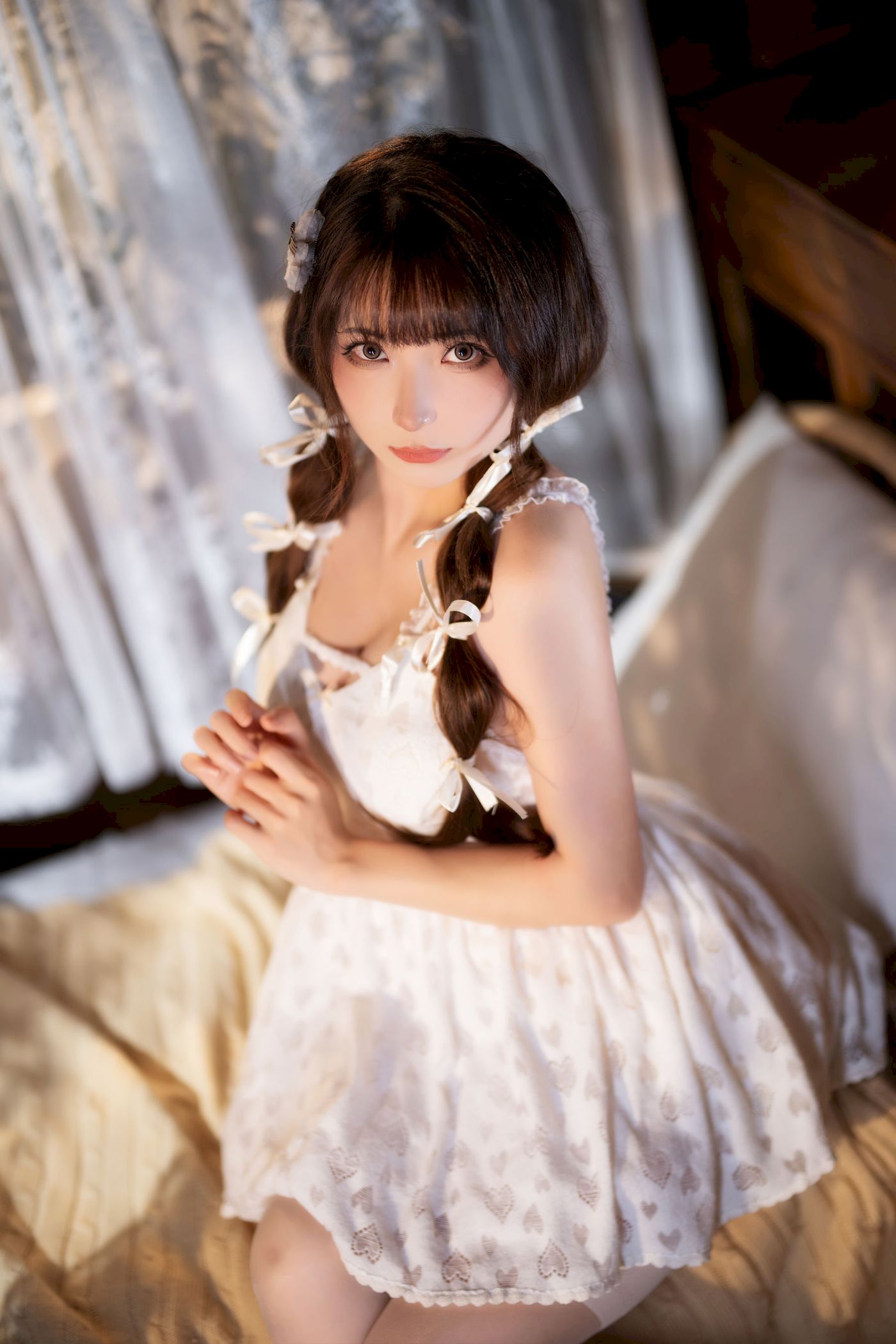 清纯少女是三不是世w素色吊裙白色丝袜居家写真-御萝岛屿