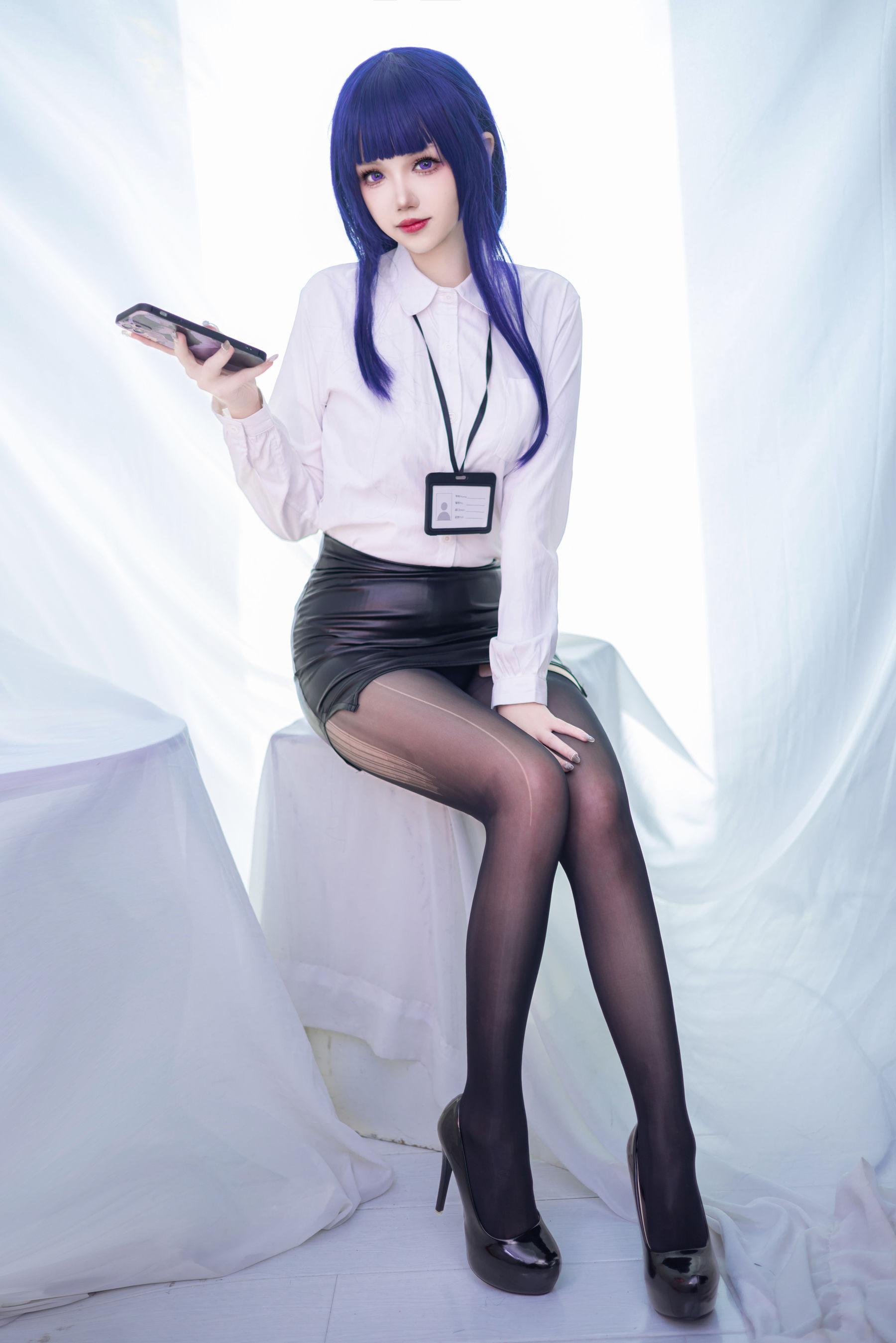 动漫博主雪晴Astra白衬衫黑色短皮裙COS雷电将军-御萝岛屿