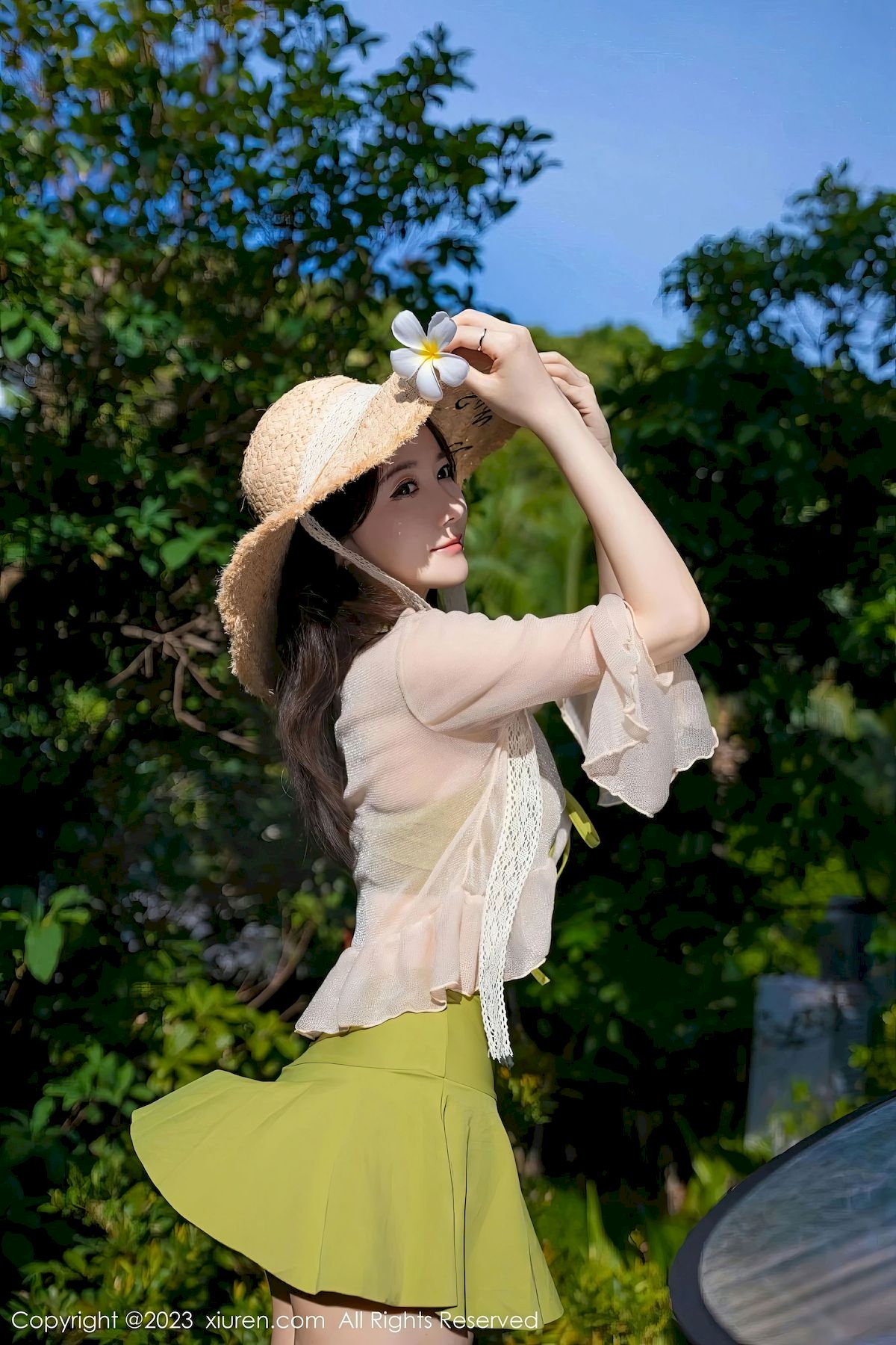 鱼子酱Fish - 果绿色服饰+泳池场景