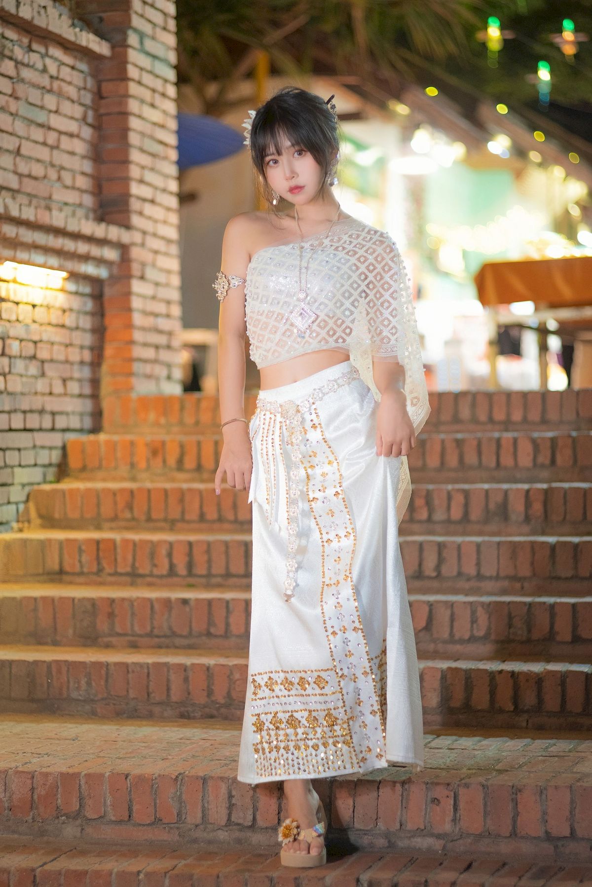 阳光美少女萌芽儿o0西双版纳傣族服饰户外甜美写真-御萝岛屿