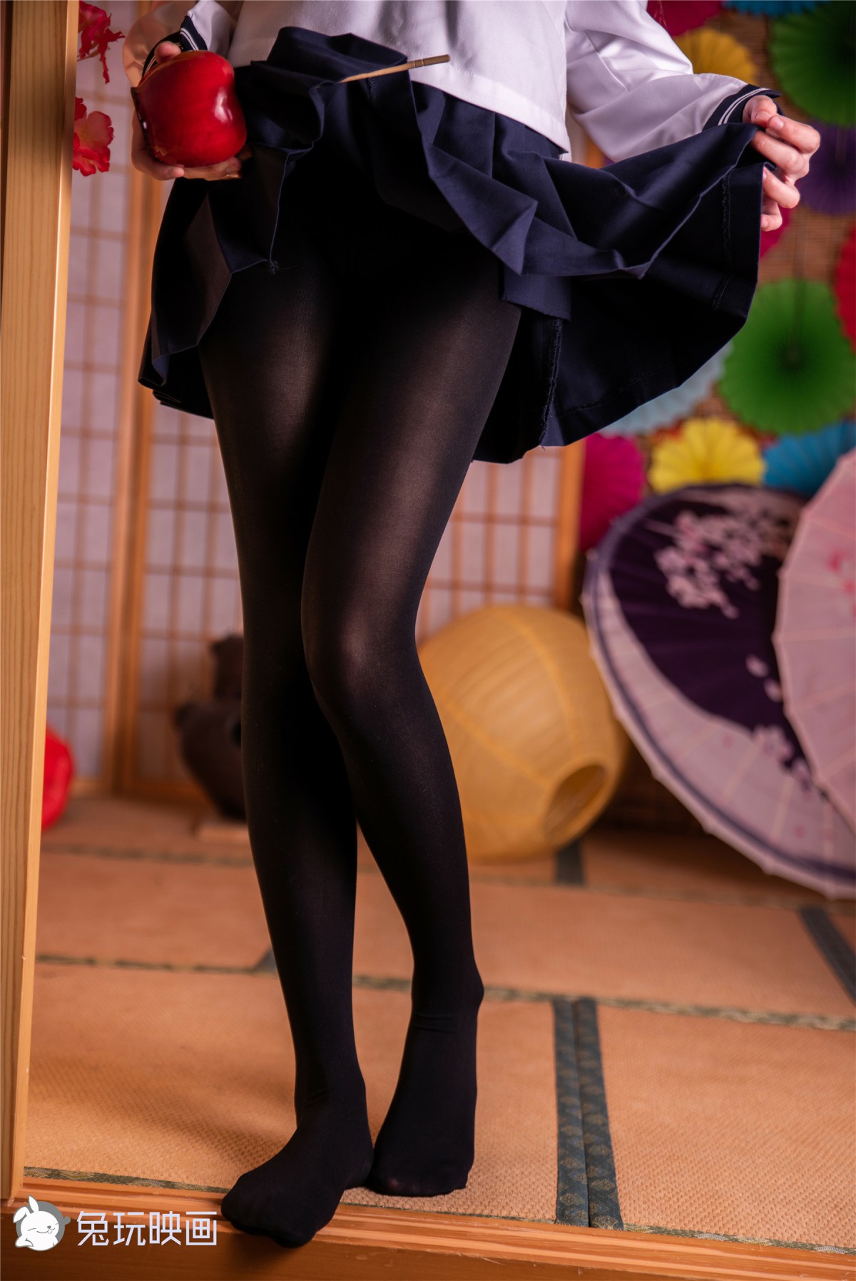 兔玩映画系列 Vol.053 冬天里的黑丝JK裙_ – COSPLAY-御萝岛屿