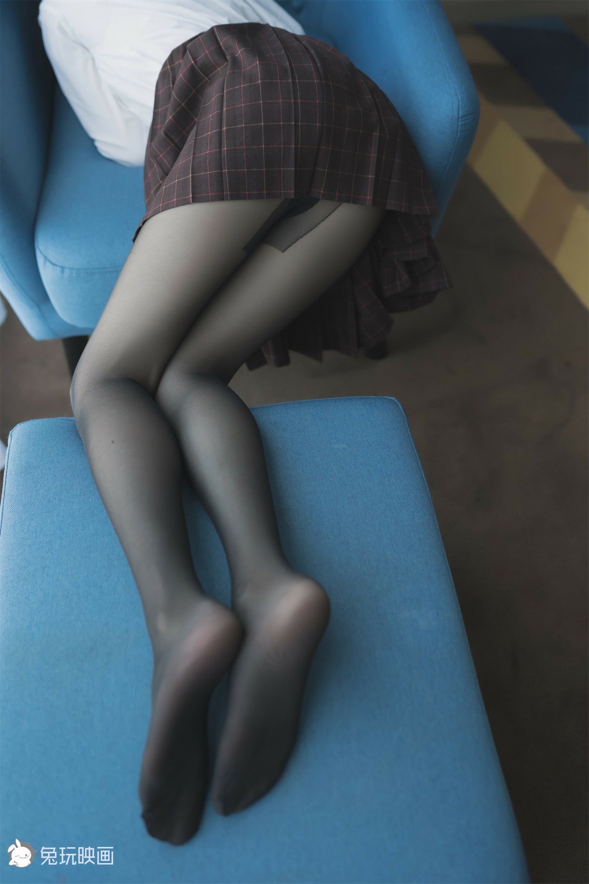 图片[30]-兔玩映画系列 Vol.051 蓝椅子上的黑丝少女_ – COSPLAY-御萝岛屿