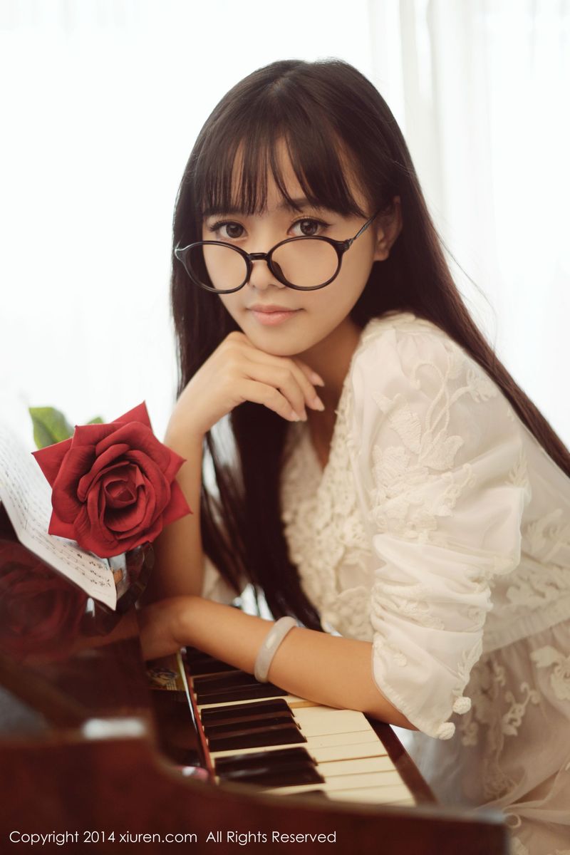 美媛馆足球宝贝Toro羽住绿茵场小清新户外写真套图-御萝岛屿