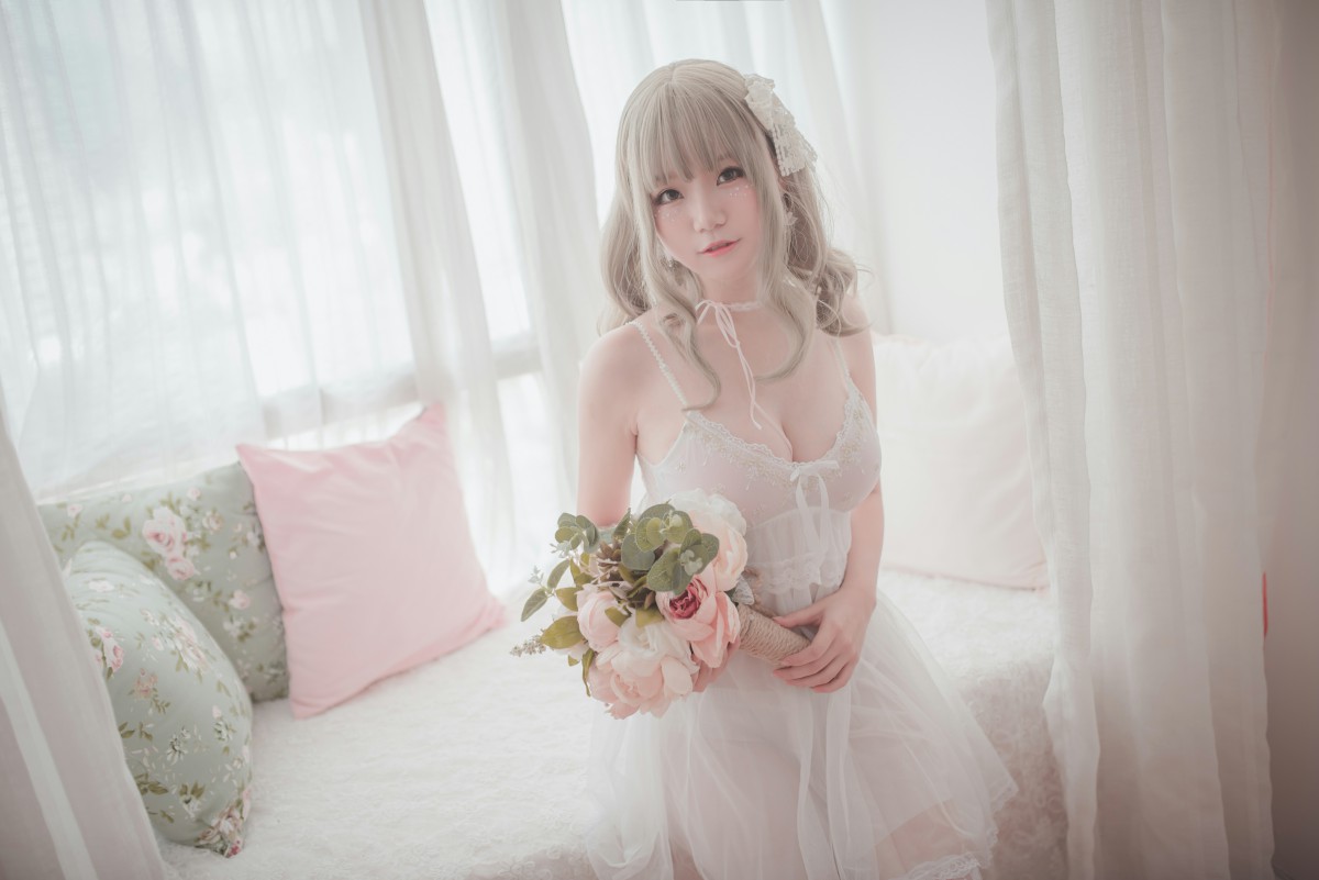 图片[4]-性感人气COSER Yoko宅夏Cos – 白色丝质连衣裙 – COSPLAY-御萝岛屿