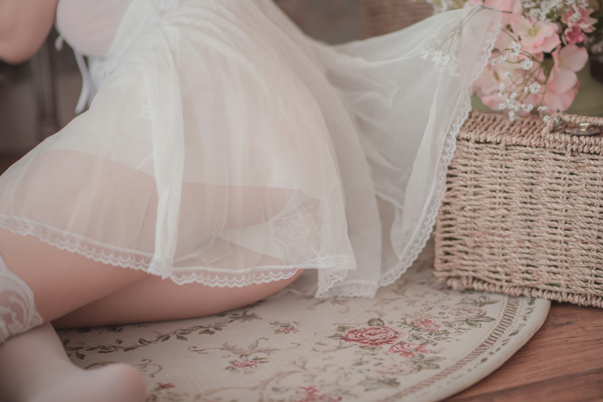 图片[24]-性感人气COSER Yoko宅夏Cos – 白色丝质连衣裙 – COSPLAY-御萝岛屿