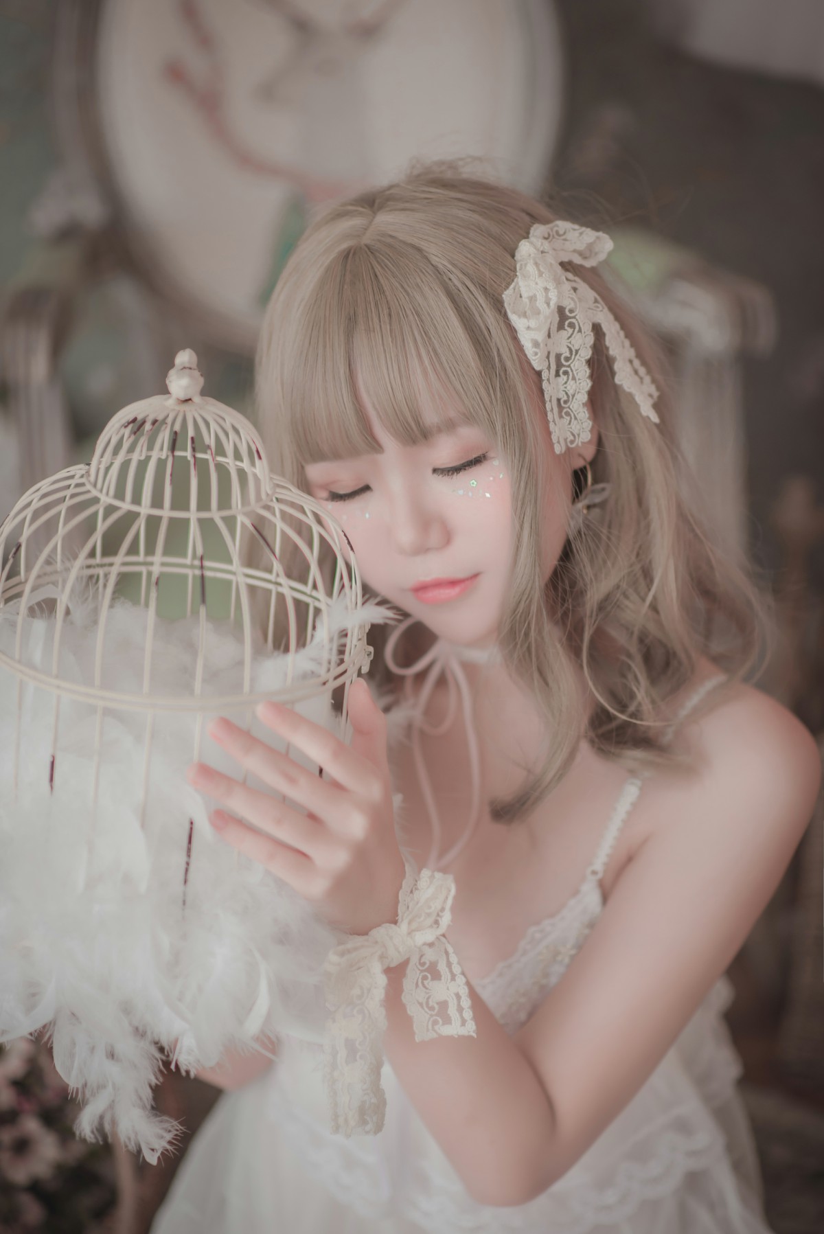 图片[25]-性感人气COSER Yoko宅夏Cos – 白色丝质连衣裙 – COSPLAY-御萝岛屿