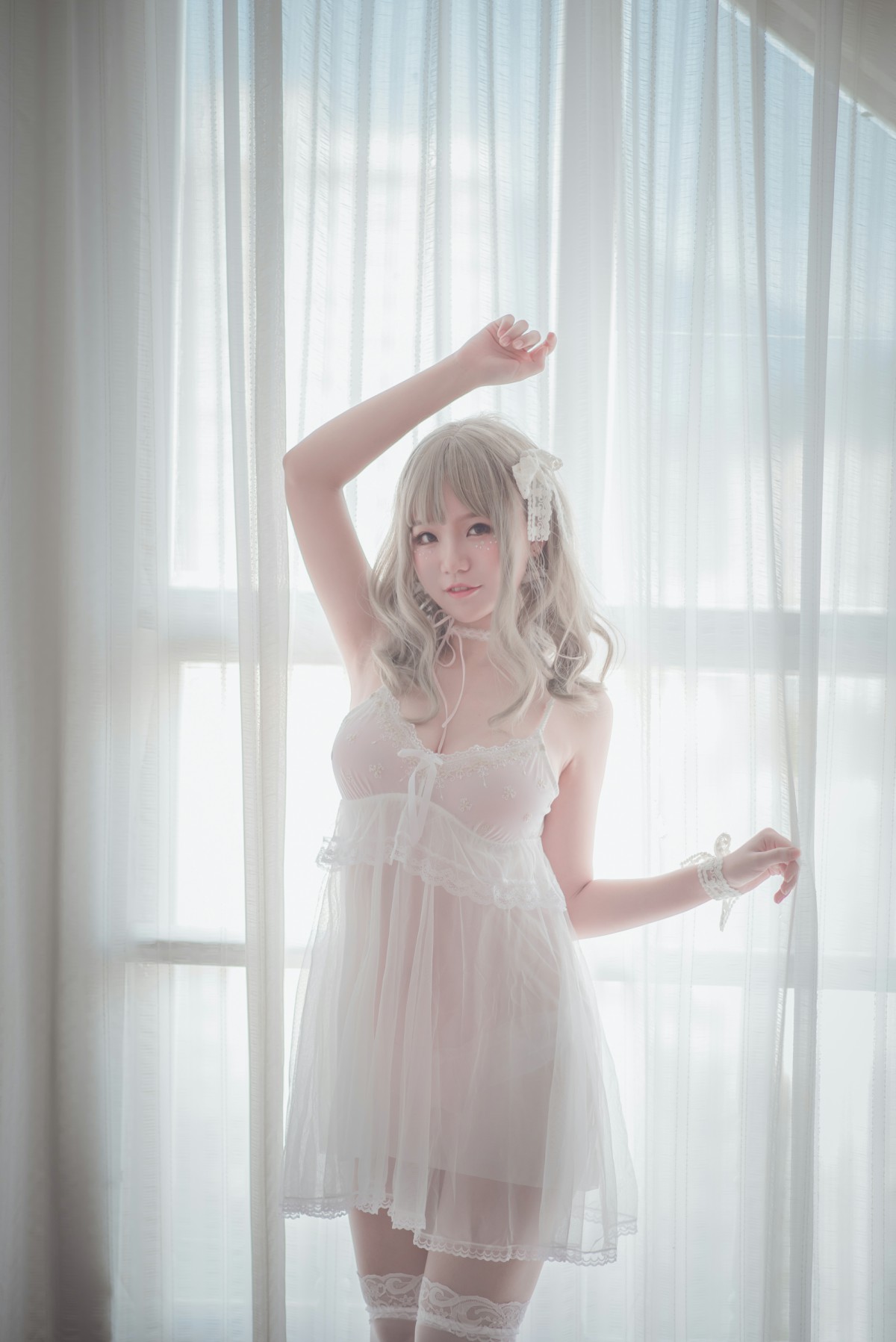 图片[26]-性感人气COSER Yoko宅夏Cos – 白色丝质连衣裙 – COSPLAY-御萝岛屿