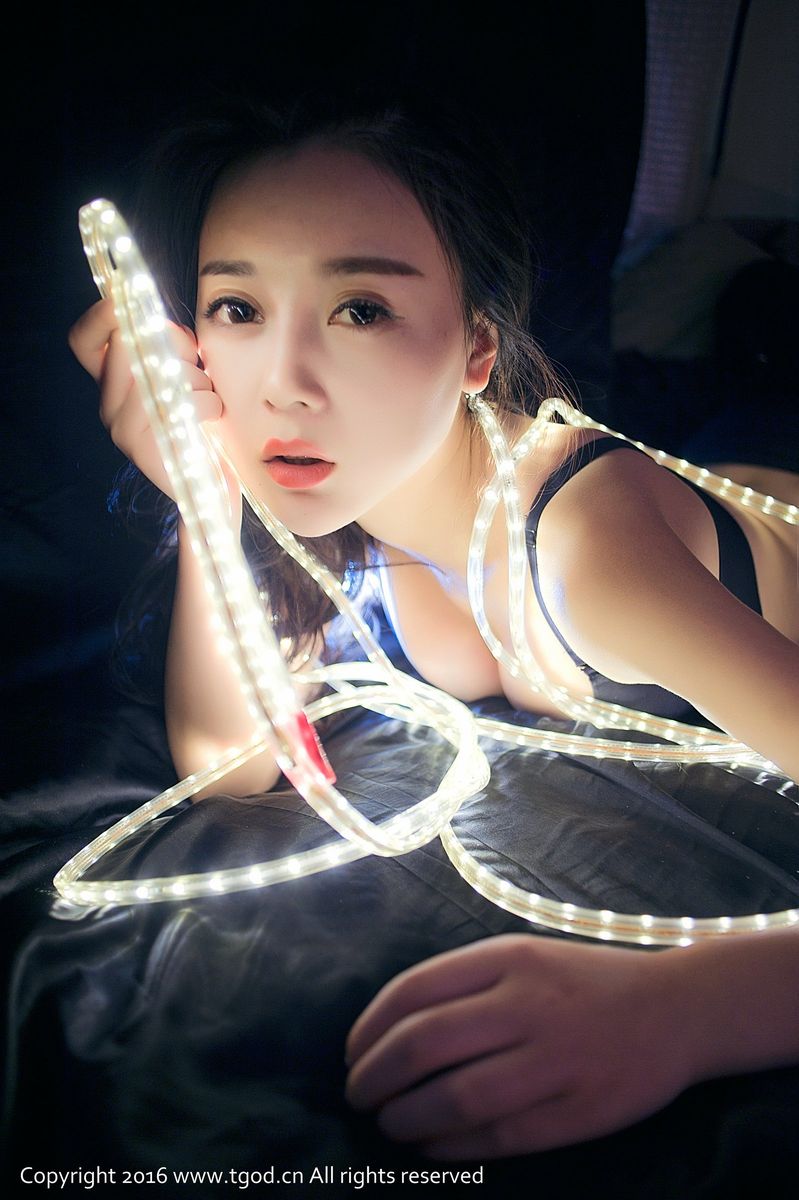 推女神足球宝贝赵小米Kitty白皙爆乳极品身材怦然心动套图-御萝岛屿