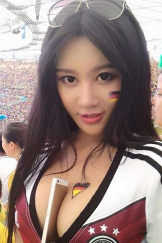 最胸足球宝贝樊玲变身修道士-御萝岛屿