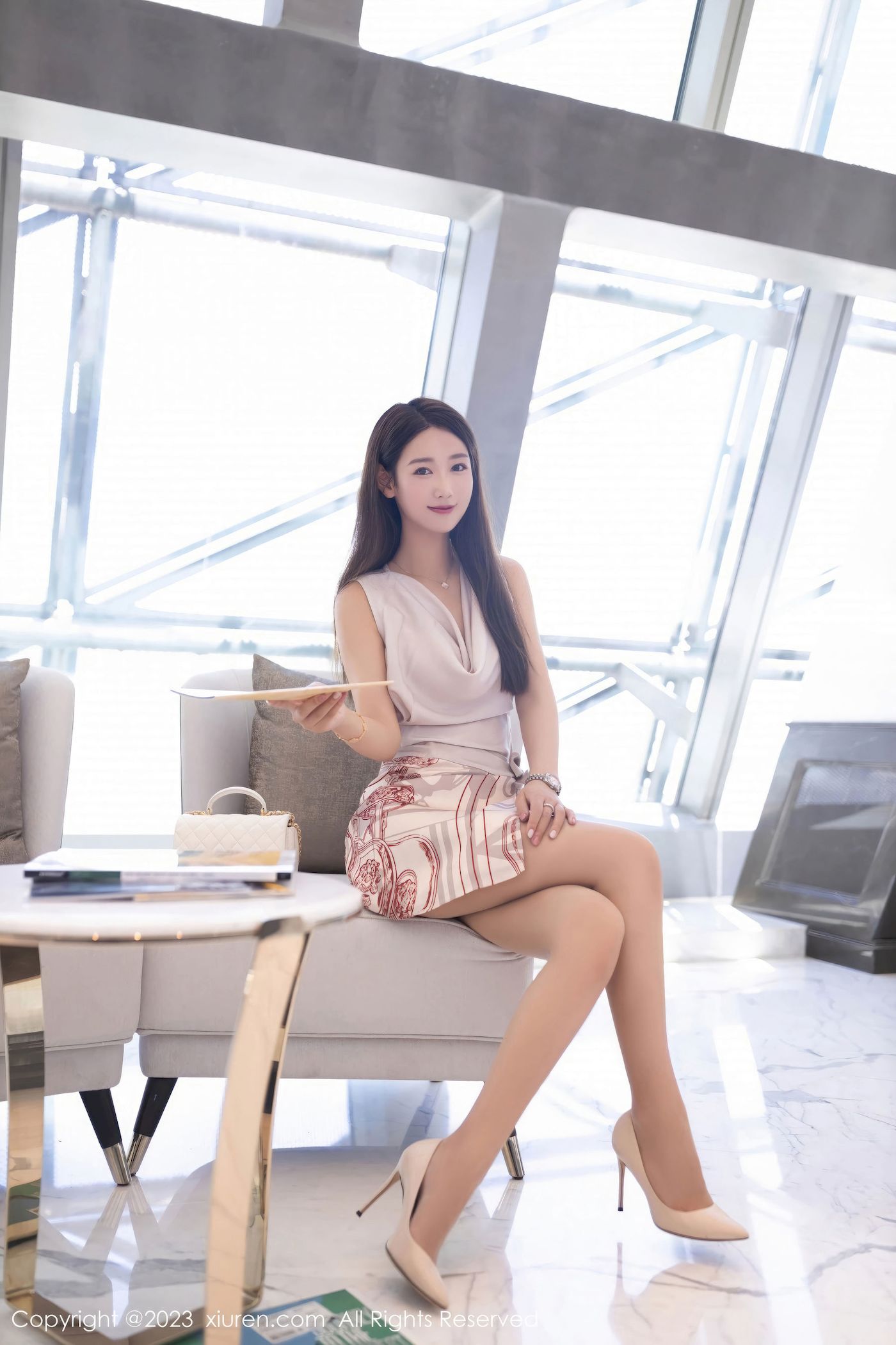 图片[9]-[秀人XiuRen] No.7264 唐安琪 – 淡粉上衣+诱人灰丝珠三角旅拍-御萝岛屿